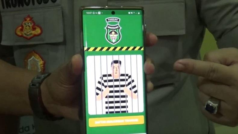 Keluarga Tahanan Polda Jatim Gunakan Video Call Sebagai Pengganti Jam Besuk