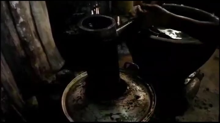 Bupati Banyumas Kerahkan Ratusan Perajin Ciu Buat Hand Sanitizer Murah