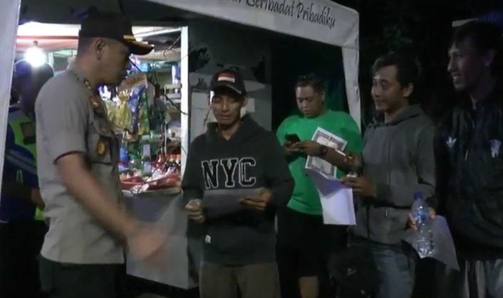 Corona Mewabah, Kapolres Kendal Bubarkan Paksa Kerumunan Warga di Alun-Alun