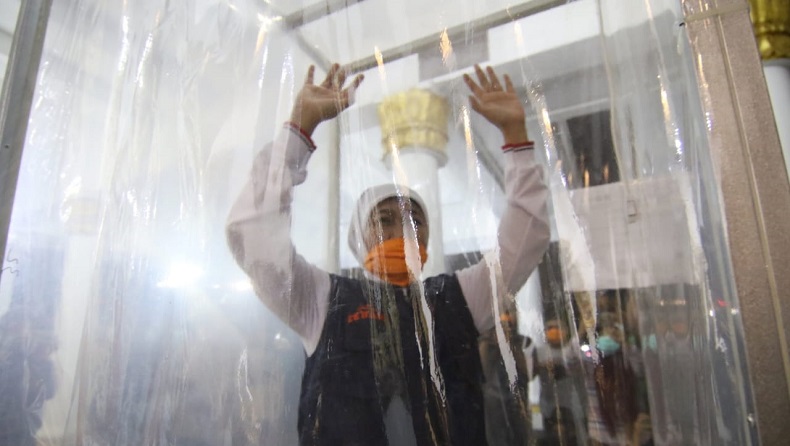 Cegah Covid-19, Pemprov Jatim Sediakan Room Screening dan Drive Through Disinfektan