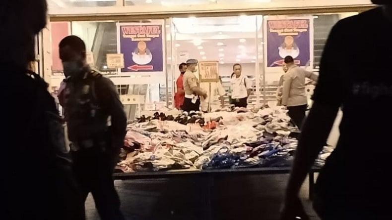 Jajaran Polda Sulsel Patroli dan Bubarkan Kerumunan Warga untuk Cegah Penyebaran Corona