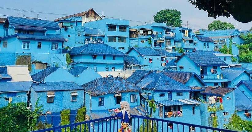 Menjelajahi Kampung  Biru di Malang  Terlihat Instagramable 