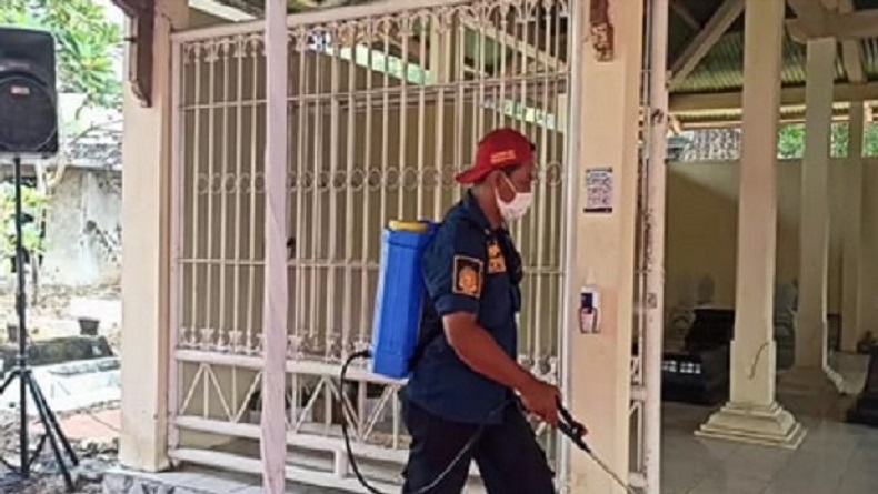 Pelayat di Area Permakaman Ibunda Presiden Jokowi Wajib Lewati Bilik Disinfektan