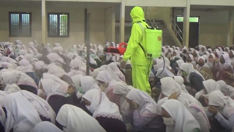 Warga Semprot Disinfektan ke Orang, Ganjar Pranowo: Itu Bahaya
