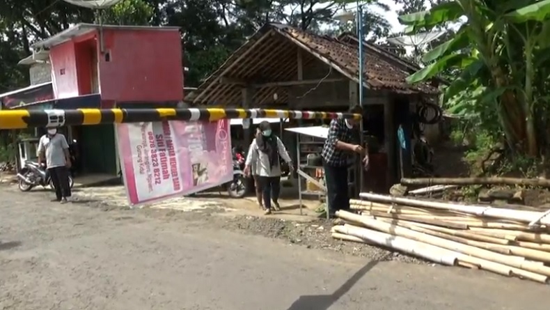 Larang Perantau Mudik, Warga Gunungkidul Portal Jalan Desa