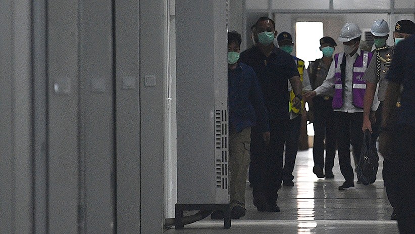 Presiden Jokowi Cek Kesiapan RS Darurat Penanganan COVID-19 di Pulau Galang - Bagian 2