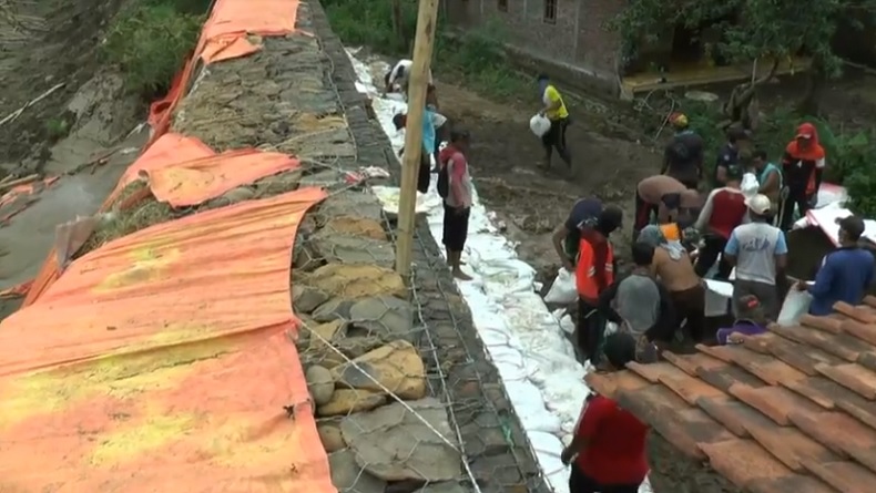 Bocor, Bronjong Tanggul Sungai Bodri Kendal Ditutup Karung Berisi Pasir