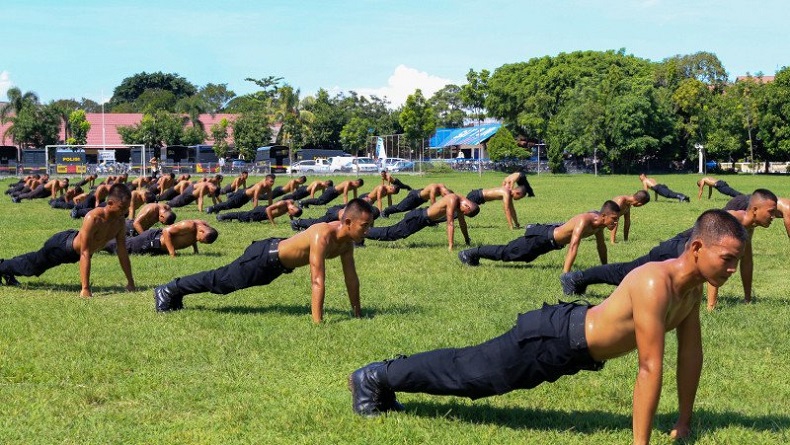 Cegah Corona, Polda NTB Budayakan Berjemur Tiap Jam 10.00 Pagi