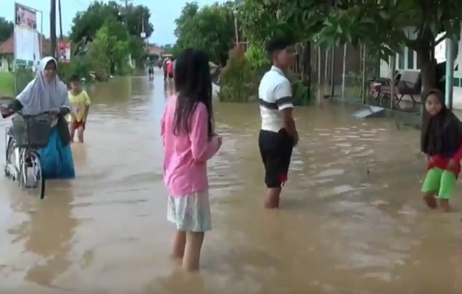 Banjir Rendam 2 Desa di Kendal akibat Hujan Deras, Warga Bertahan di Rumah