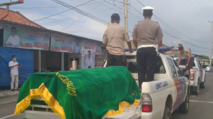 title Unik, Polres Bangka Selatan Bawa Keranda Keliling Kota Sosialisasi Bahaya Corona Unik, Polres Bangka Selatan Bawa Keranda Keliling Kota Sosialisasi Bahaya Corona
