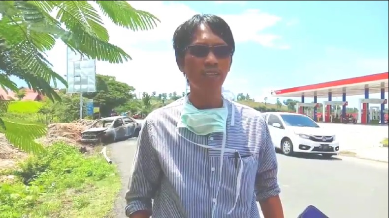title Mobil Terbakar usai Isi Bensin di Jalan Poros Jeneponto, Diduga karena Korsleting Listrik Mobil Terbakar usai Isi Bensin di Jalan Poros Jeneponto, Diduga karena Korsleting Listrik