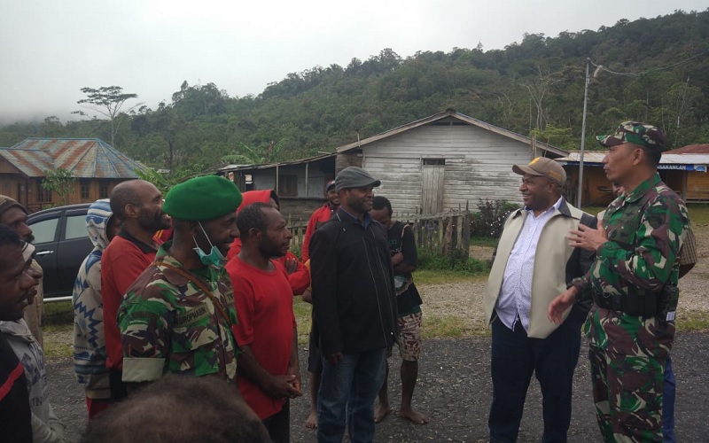 Waspada Teror KSB, TNI Aktif Gelar Komsos di Distrik Serambakon