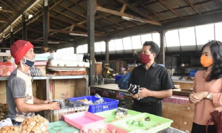 Sebar 10.000 Masker, Istri Wali Kota Denpasar Ingin Warga Aman dari Corona