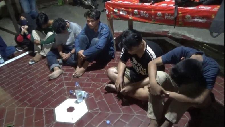 Dibubarkan lantaran Berkumpul, 7 Pemuda Makassar Justru Hina Polisi