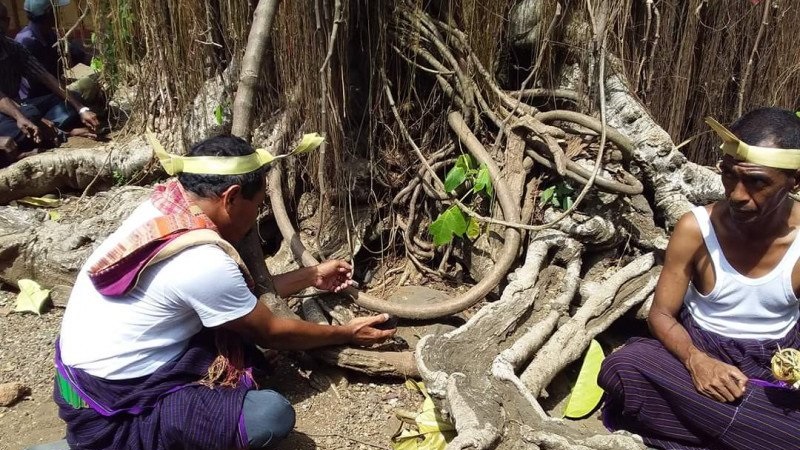 Cegah Serangan Corona, Warga Flores Timur Gelar Ritual Tolak Bala