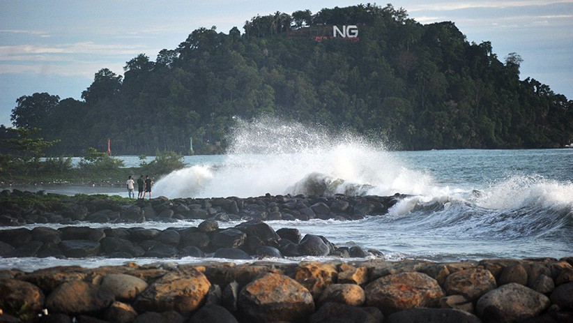 Waspada Gelombang Tinggi di Perairan Indonesia hingga 4 Meter - Bagian 2