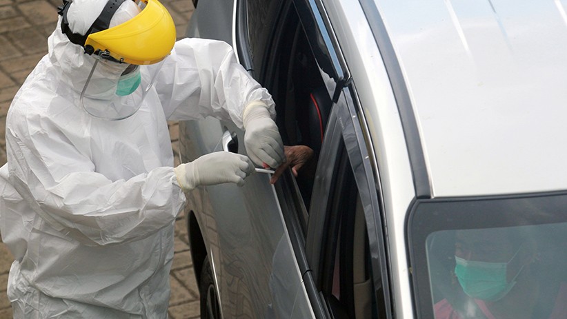Tangsel Masuk Zona Merah, Warga Ikuti Rapid Test Covid-19 Sistem Drive Thru - Bagian 2