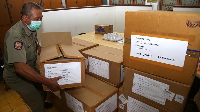 FK Unair Sumbang APD untuk Tenaga Medis RSUD Dr Soetomo Surabaya - Bagian 3