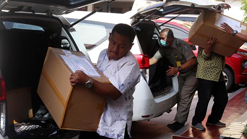 FK Unair Sumbang APD untuk Tenaga Medis RSUD Dr Soetomo Surabaya - Bagian 4