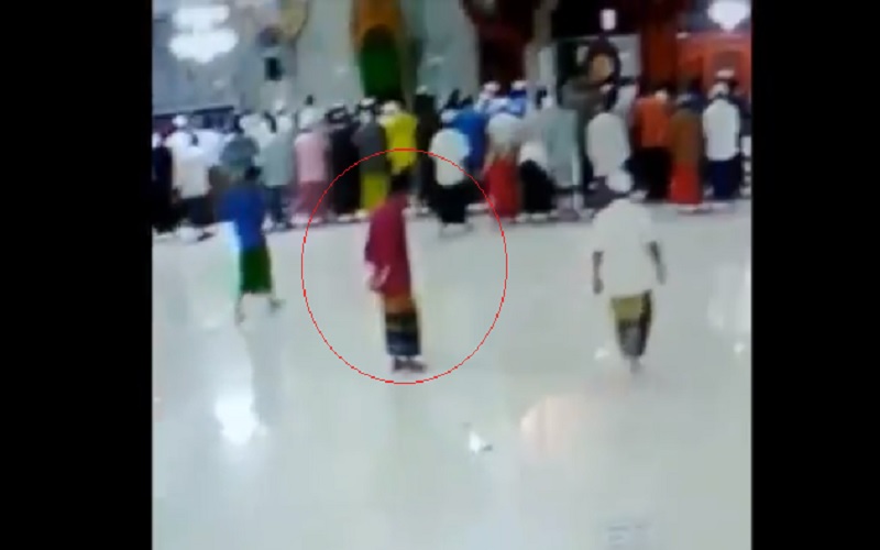 Meninggal saat Hendak Salat di Masjid Sampang, Jenazah Dievakuasi Petugas Medis