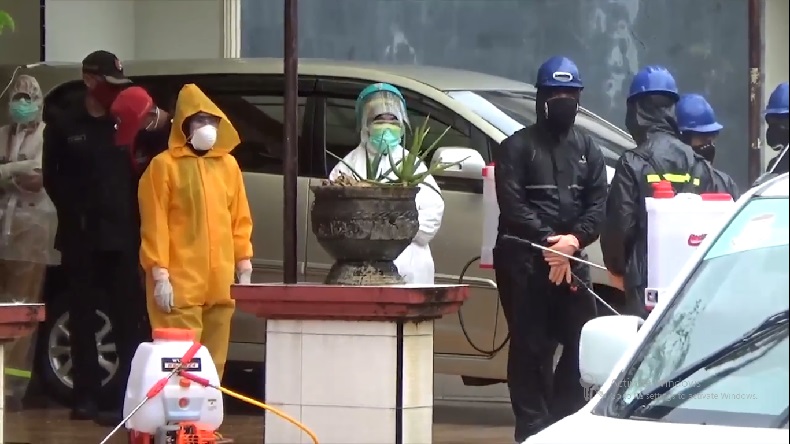 title Istri dan 2 Anak Mendiang Bupati Morowali Utara Positif Virus Corona Istri dan 2 Anak Mendiang Bupati Morowali Utara Positif Virus Corona