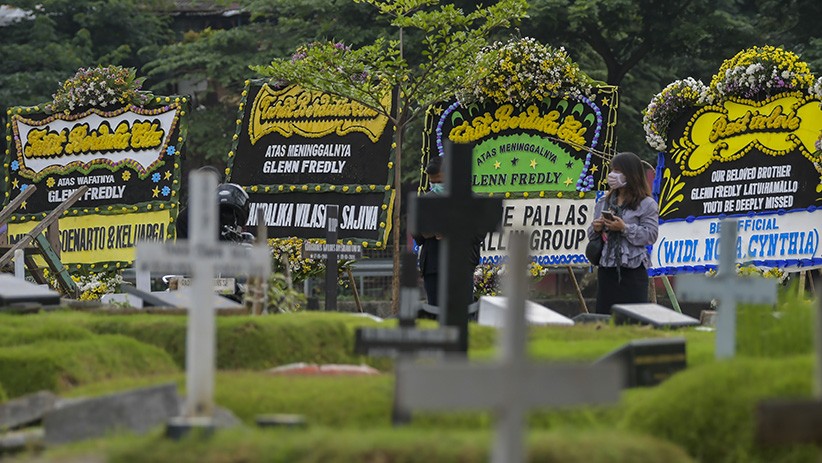 Momen Haru Pemakaman Glenn Fredly di TPU Tanah Kusir - Bagian 5