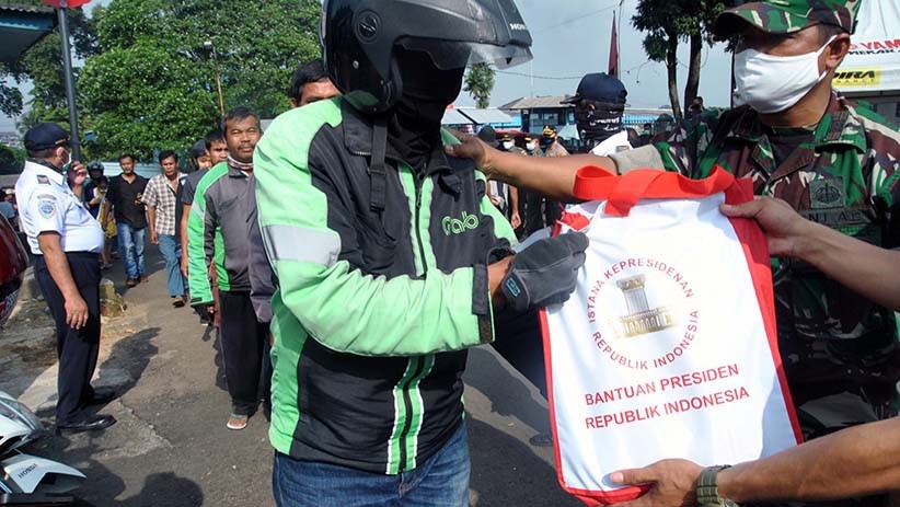 Warga Terdampak Covid-19 Dapat Bantuan Paket Sembako dari Presiden Jokowi - Bagian 1