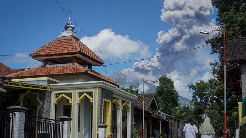 Gunung Merapi Erupsi, Luncurkan Abu Vulkanik Setinggi 3.000 Meter - Bagian 2
