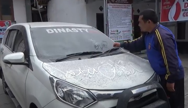 Gunung Merapi Erupsi 3 Km, 3 Desa di Boyolali Diguyur Hujan Abu