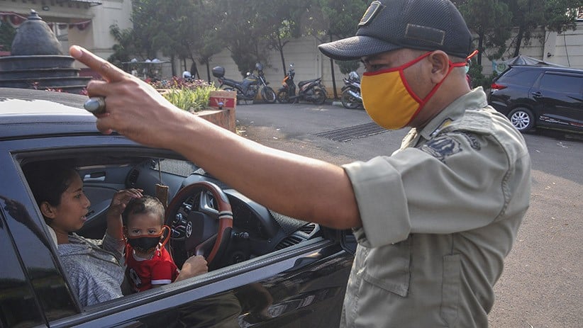 PSBB, Warga Berboncengan dan Tidak Pakai Masker Dilarang Masuk Jakarta - Bagian 3