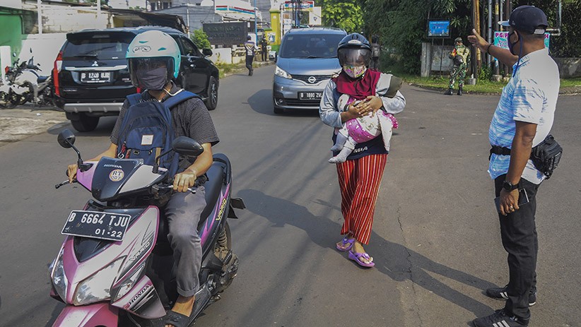 PSBB, Warga Berboncengan dan Tidak Pakai Masker Dilarang Masuk Jakarta - Bagian 2