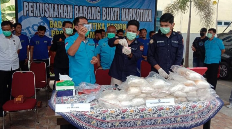 BNNP Sumut Musnahkan 26 Kg Sabu dan 700 Pil Ekstasi Hasil Operasi Kasus Narkoba