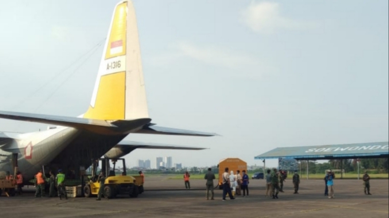 title Bantuan 10.000 APD dan 6.000 Masker dari Pusat Tiba di Lanud Soewondo Medan Bantuan 10.000 APD dan 6.000 Masker dari Pusat Tiba di Lanud Soewondo Medan