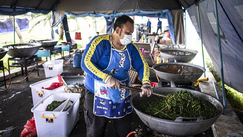Intip Dapur Umum Kemensos, Siapkan 9.000 Paket Nasi per Hari untuk Warga Jakarta - Bagian 2
