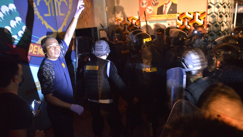 Foto Kerusuhan di Lapas Tuminiting Manado, Napi Narkoba Mengamuk Lawan Petugas - Bagian 5