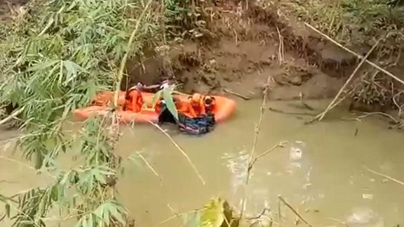 title Diduga akan Menyeberang Sungai, Perempuan di Bone Tewas Terseret Arus Diduga akan Menyeberang Sungai, Perempuan di Bone Tewas Terseret Arus
