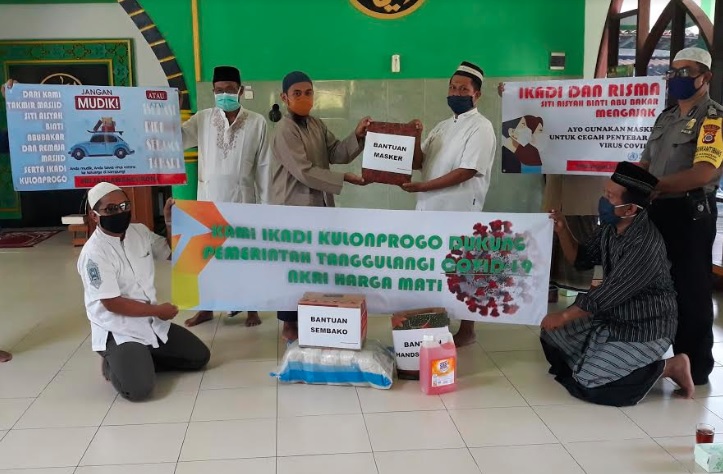 Tunda Agenda Dakwah, Ikatan Dai Kulonprogo Bantu Warga Terdampak Wabah Corona