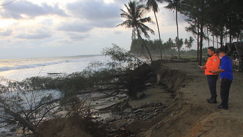 Terkikis Gelombang Laut, Kerusakan di Garis Pantai Aceh Barat Meluas - Bagian 1