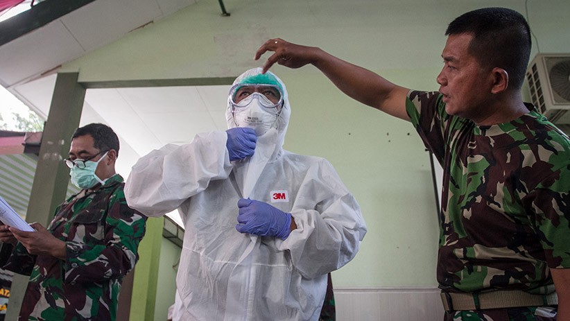 Prajurit TNI Korem 074/Wirastratama Berlatih Prosedur Memakai dan Melepas APD - Bagian 2