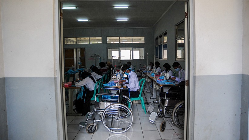 Semangat Penyandang Disabilitas Produksi Masker untuk Dibagikan Gratis - Bagian 1