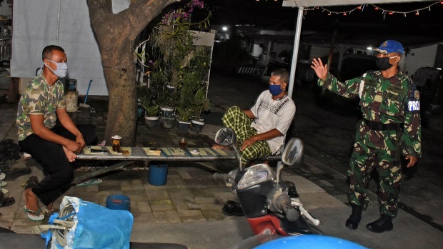 title Razia Kelengkapan Kendaraan dan Personel Dilakukan di Rumdis Brigif 2 Marinir Gedangan Sidoarjo Razia Kelengkapan Kendaraan dan Personel Dilakukan di Rumdis Brigif 2 Marinir Gedangan Sidoarjo