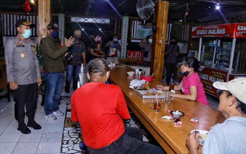 Diimbau Jaga Jarak, Remaja di Kudus Malah Asyik Nongkrong di Kafe