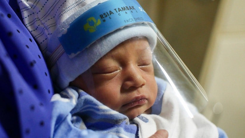 Cegah Covid-19, Bayi Baru Lahir Pakai Pelindung Wajah di RSIA Tambak Jakarta - Bagian 3