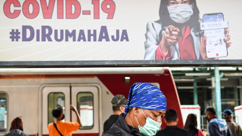 Hari Kelima PSBB, Stasiun Manggarai Ramai Penumpang - Bagian 3
