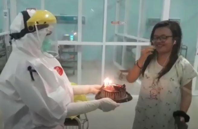 Hendak Pulang, PDP Corona di Kota Banjar Diberi Kejutan Ulang Tahun oleh Tim Medis