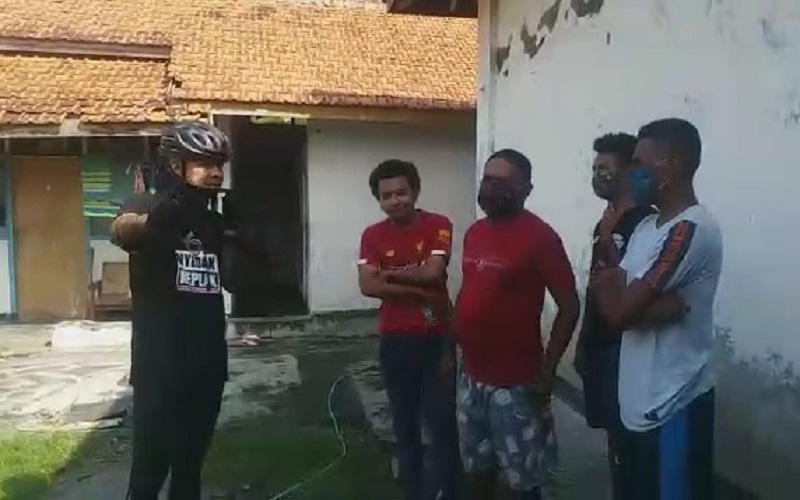 Ganjar Pranowo Buat Kaget Mahasiswa Papua di Semarang yang Asyik Duduk