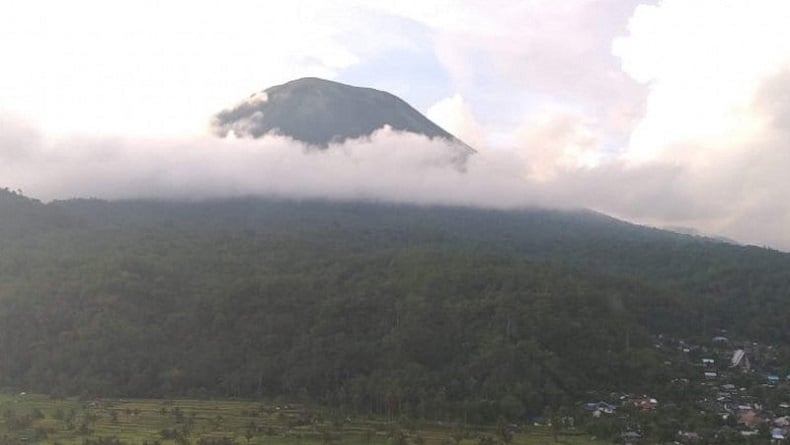 title Warga Diminta Hindari Radius 1,5 Km dari Kawah Gunung Lokon Tomohon Warga Diminta Hindari Radius 1,5 Km dari Kawah Gunung Lokon Tomohon