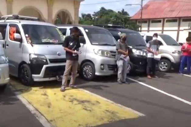 Angkut Pemudik dari Zona Merah Corona, 20 Minibus Travel Ilegal Diamankan Polisi