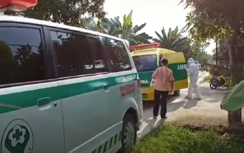 title Pasien Corona yang Pulang Kampung ke Grobogan Dijemput 2 Ambulans Pasien Corona yang Pulang Kampung ke Grobogan Dijemput 2 Ambulans
