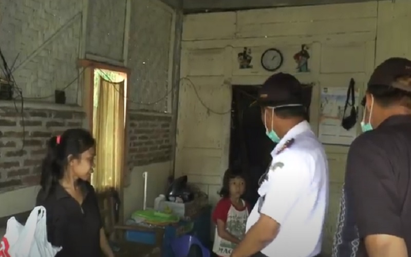 title Tak Punya Penghasilan Gegara Corona, Keluarga di Purworejo Terpaksa Makan dengan Garam Tak Punya Penghasilan Gegara Corona, Keluarga di Purworejo Terpaksa Makan dengan Garam